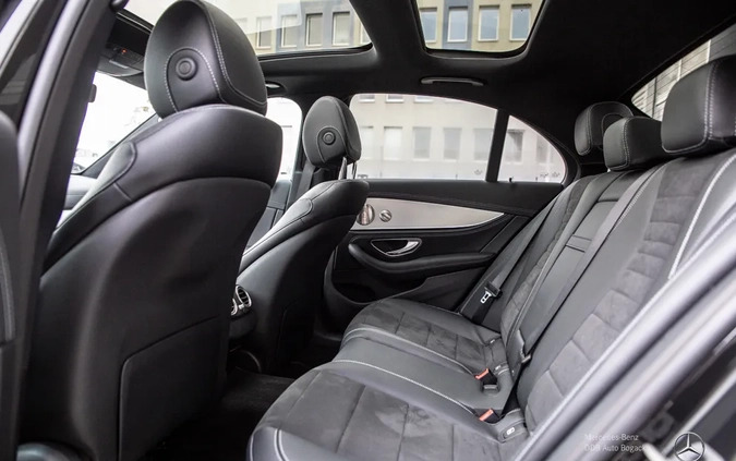 Mercedes-Benz Klasa E cena 249900 przebieg: 9893, rok produkcji 2022 z Władysławowo małe 301